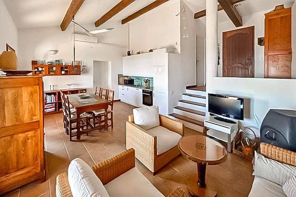 Foto 6 von 17: Nice home in Mons with private swimming pool, can be inside or outside