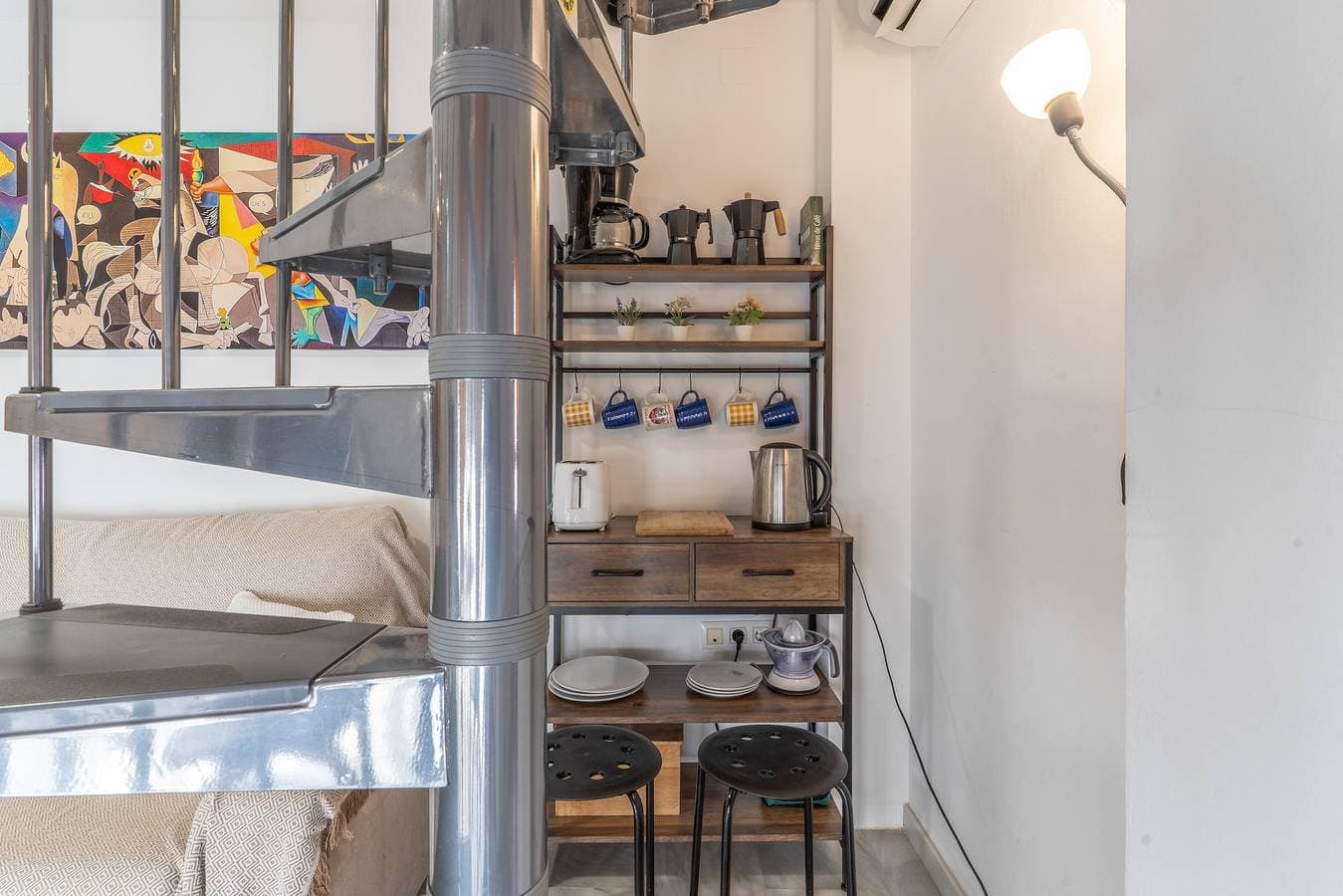 Foto 7 von 21: Apartment 'Ático Céntrico A 2min De La Playa' mit privater Terrasse, WLAN und Klimaanlage