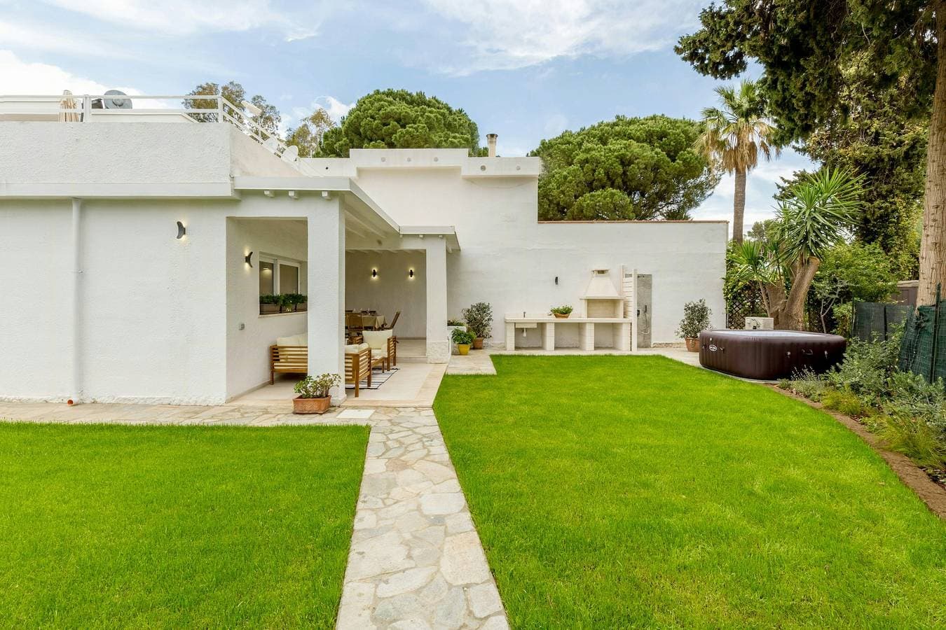 Villa mit Whirlpool am Rio Geremeas 1