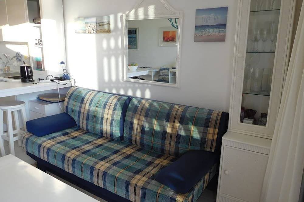 Foto 10 von 30: Sonniges Studio mit atemberaubendem Meerblick von der geräumigen Terrasse.