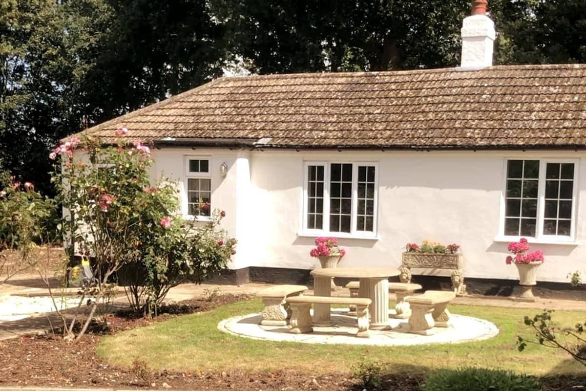Charming Picturesque Country Cottage 1