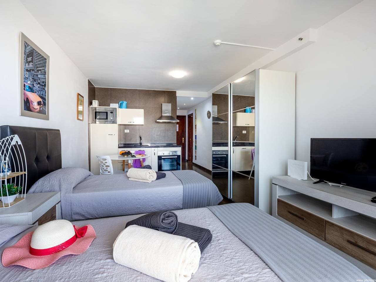 Foto 7 von 23: Beautiful studio beach front