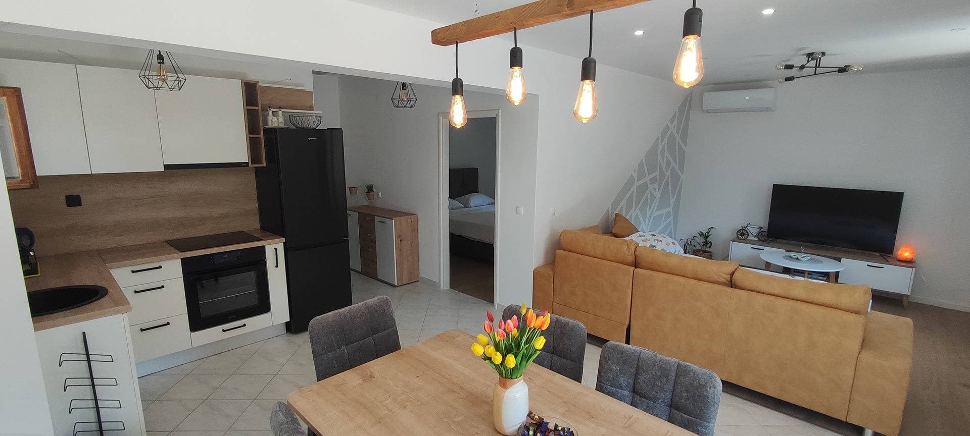 Foto 4 von 12: Ferienwohnung für 4 Personen mit Seeblick
