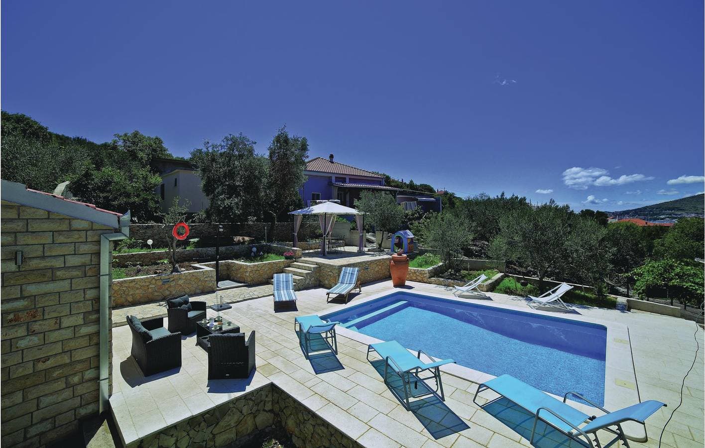 Foto 7 von 29: Gemütliche Ferienwohnung mit Meerblick, Pool, Terrasse und Küche – 2 km vom Strand entfernt