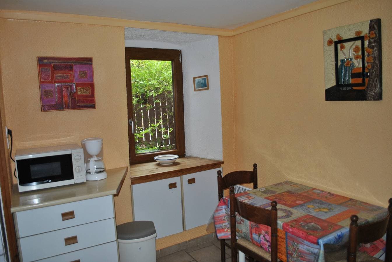 Foto 7 von 15: Gîte „Le Vignou“ in Ste-Enimie: Bergblick, private Terrasse & WLAN
