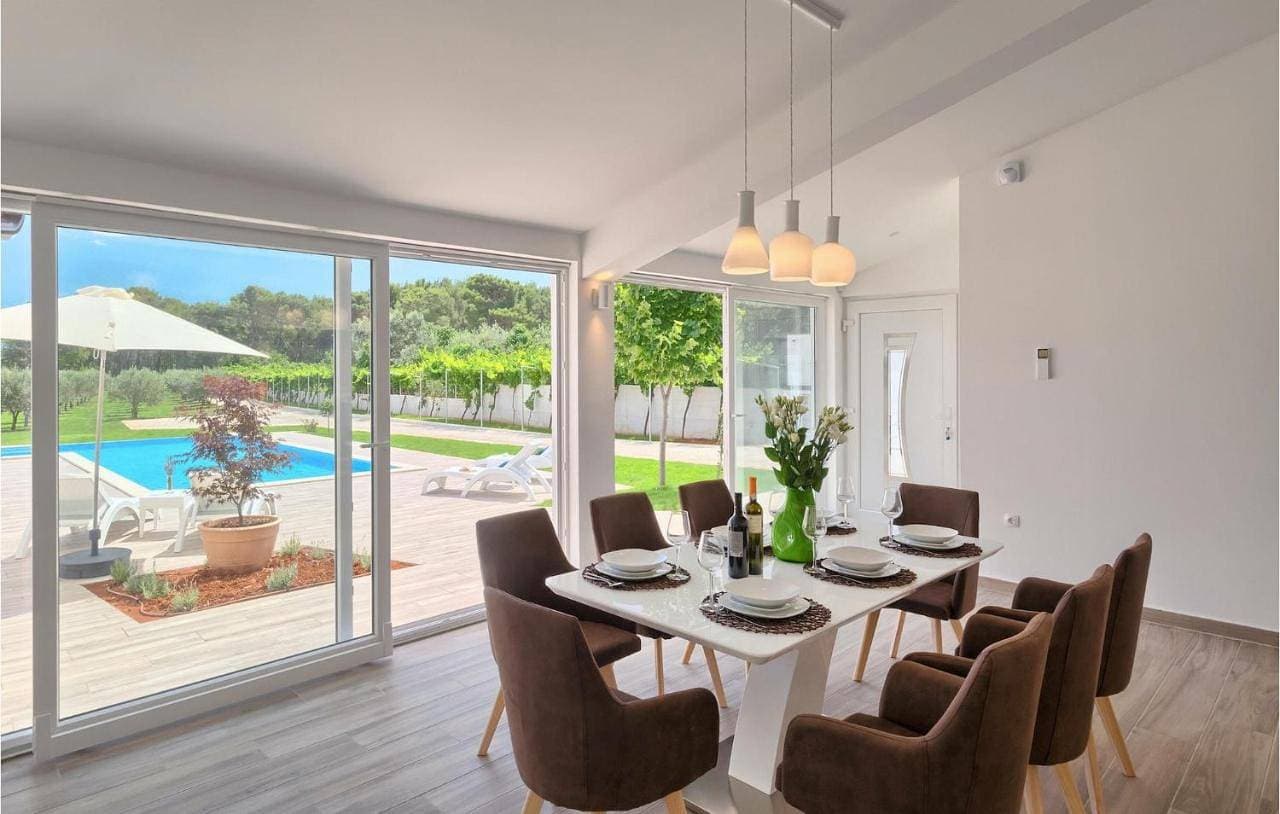 Foto 5 von 29: Three-Bedroom Holiday Home