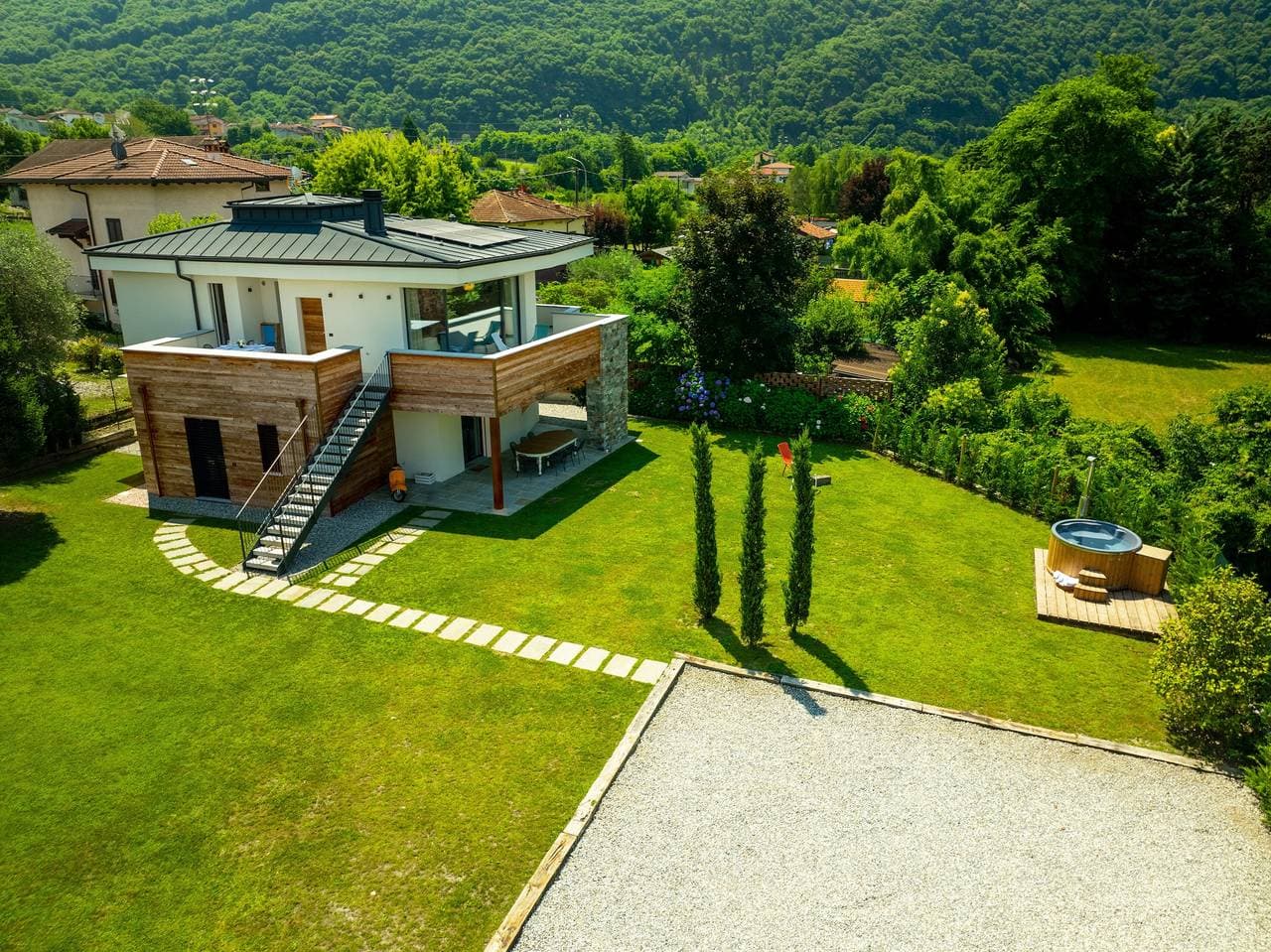 Foto 2 von 35: Ferienwohnung 'La Villa del Lago in Giardino' mit Meerblick, WLAN und Klimaanlage
