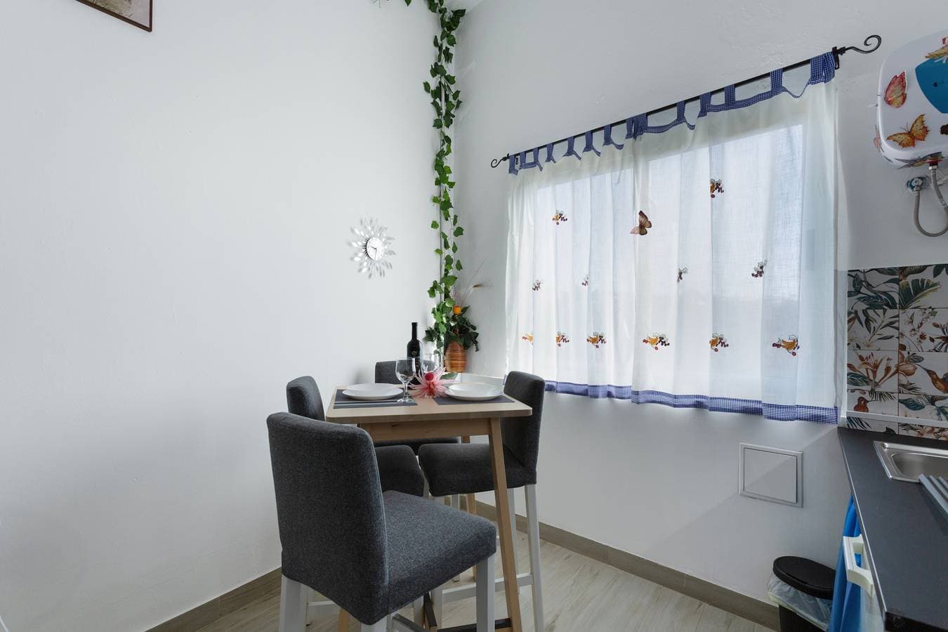 Foto 5 von 24: Ferienwohnung 'Villa Monica' mit Meerblick, privater Terrasse und WLAN