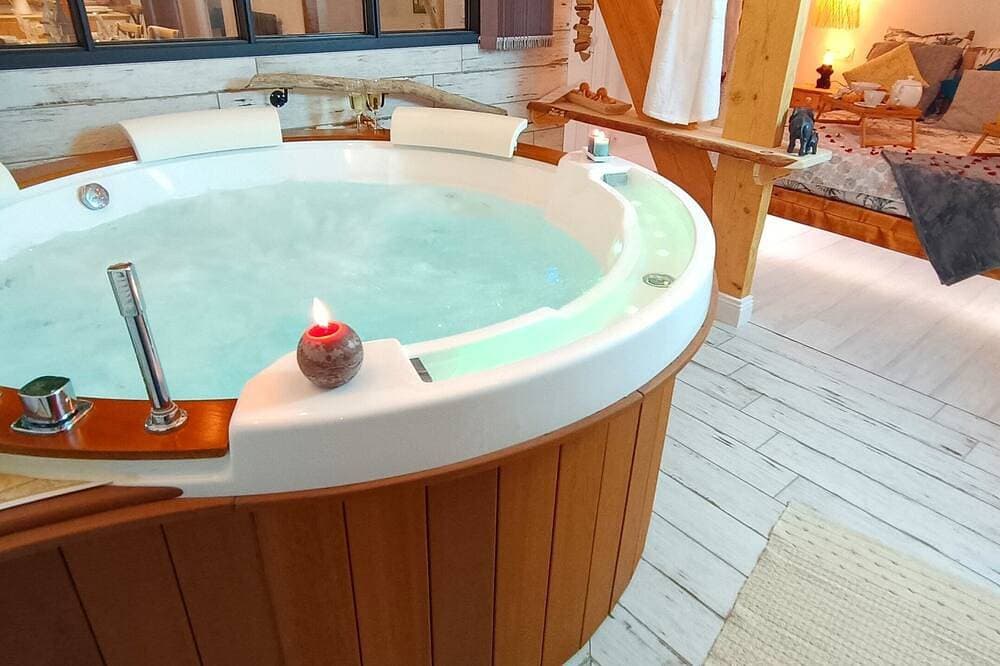 Cosy apartment with whirlpool bath in bedroom and catamaran net 1
