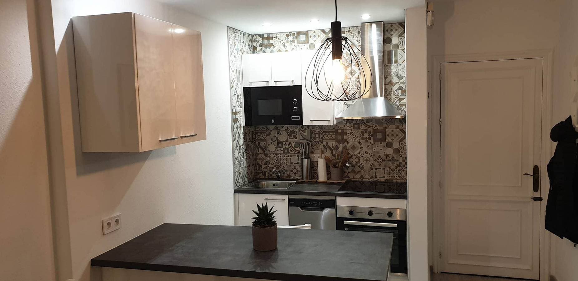 Foto 4 von 28: Modern 1 Bed Seafront Apt Los Boliches