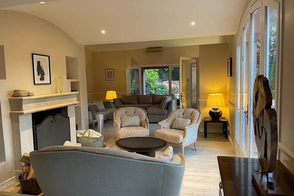 Foto 11 von 30: Large Private Villa - Pool, Tennis, New Aircon, w/ 8 bedrooms