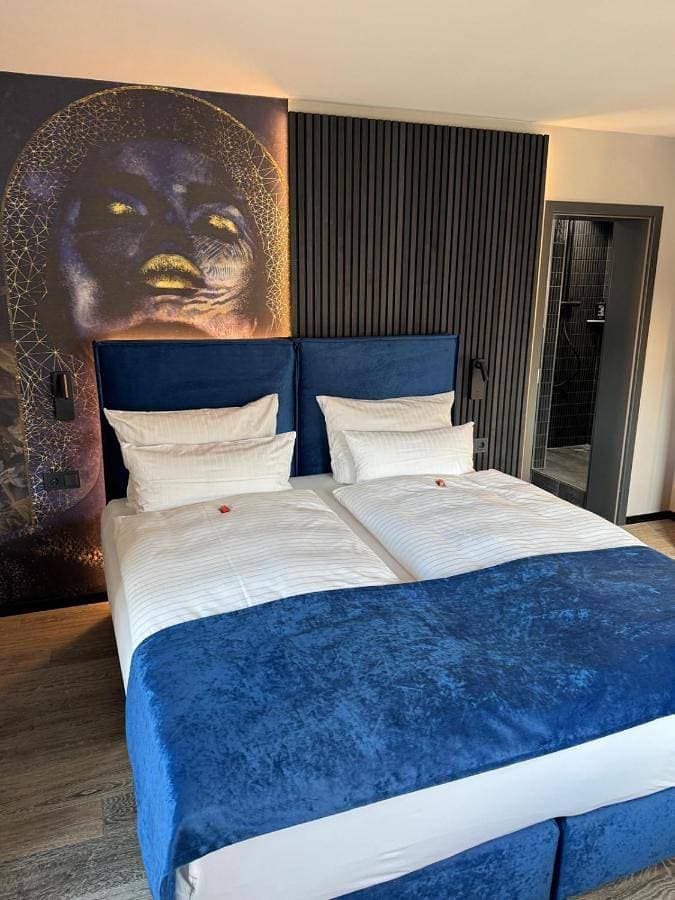 REINHARDTs HOTEL 1