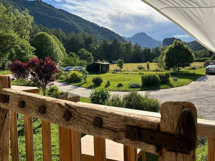 Foto 5 von 35: Camping White Rock - Chalet 4 personen - Vanille (Bergblick) 2 Zimmer