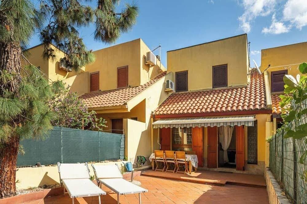 Stesi Holiday House – A relaxing and comfortable stay near the sea 1