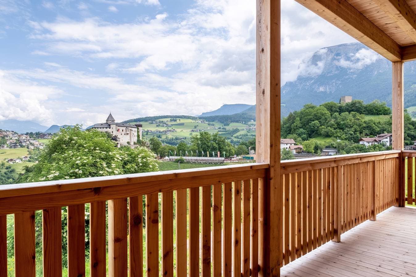 Foto 3 von 39: Ferienwohnung "Schlosshof Hoamat" mit Bergblick, Terrassen und WLAN