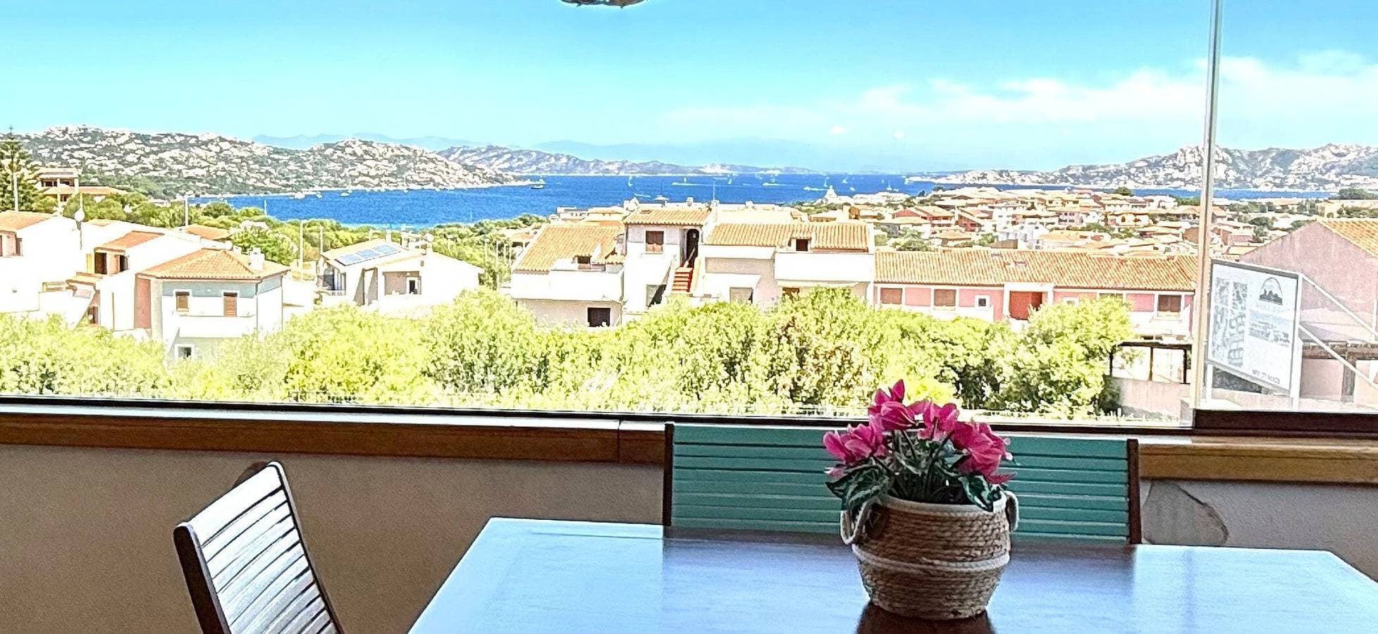 Foto 3 von 34: Ferienwohnung 'New Attico Stella Maris Palau' mit Meerblick, WLAN & Klimaanlage