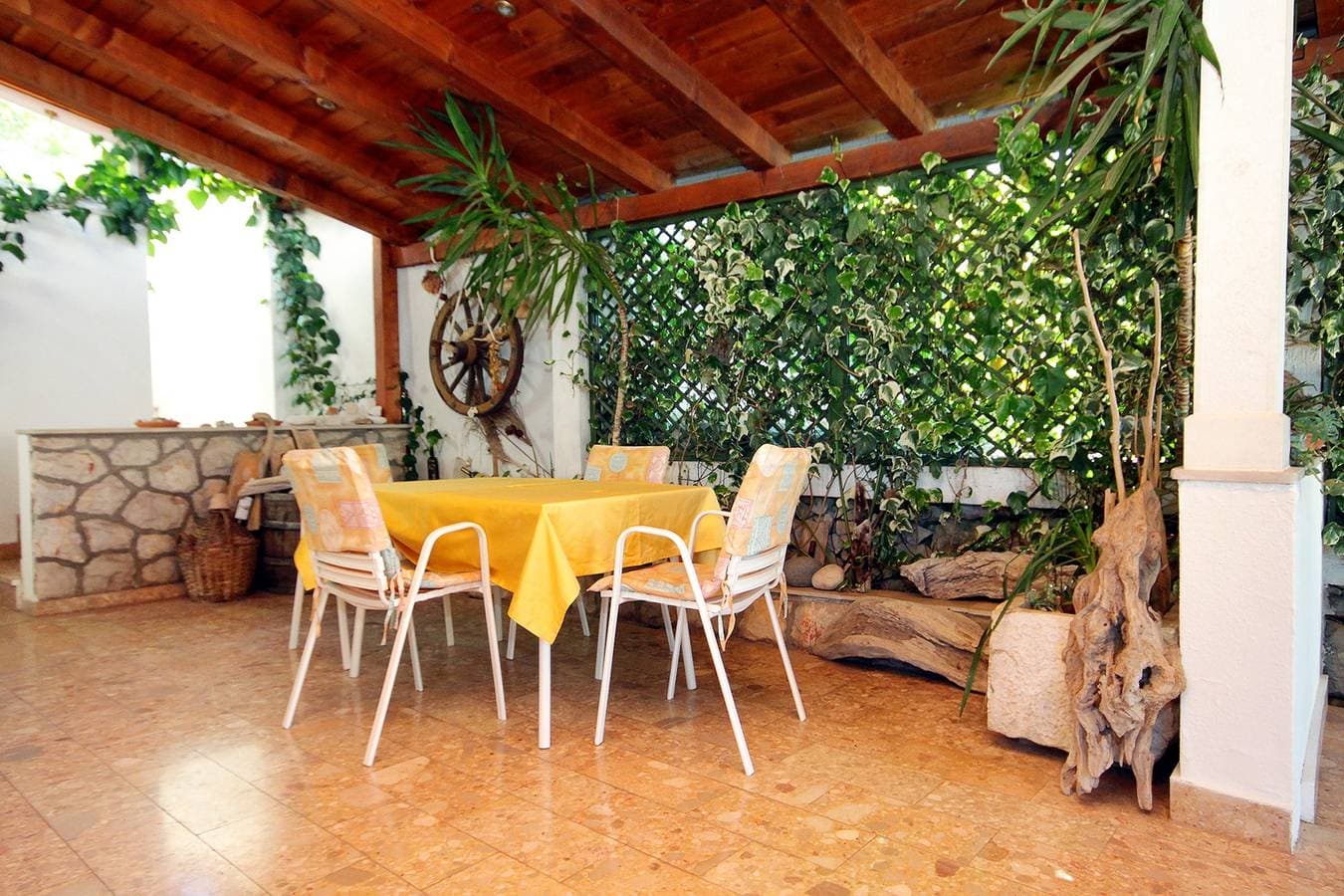 Foto 5 von 40: 2-Zimmer-Ferienwohnung mit Balkon und Meerblick Vrboska, Hvar A-540-a