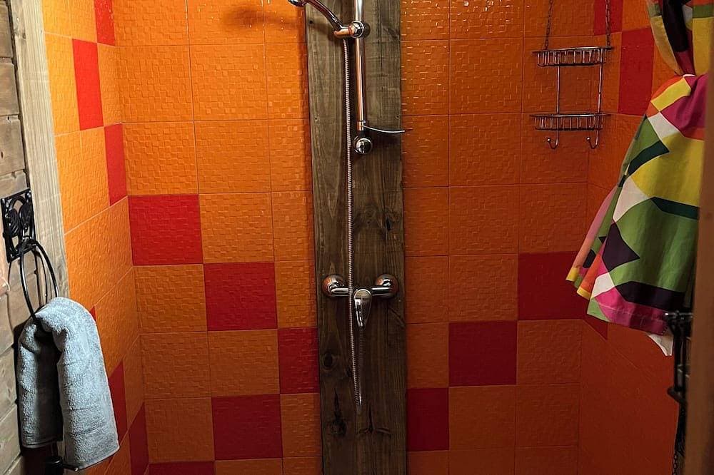 Foto 9 von 28: Doppelzimmer mit Bad in einem gemütlichen Gästehaus in einem kleinen Dorf
