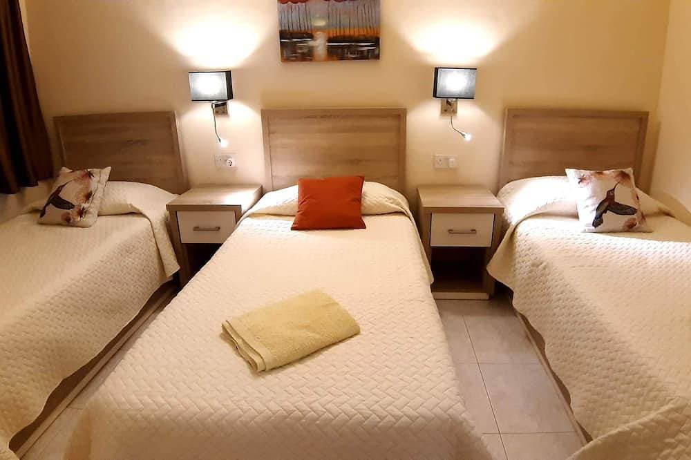 Foto 5 von 30: Superb & comfortable 2-bedroom villa apt sleeps 5, swimming pool, AC/WiFi