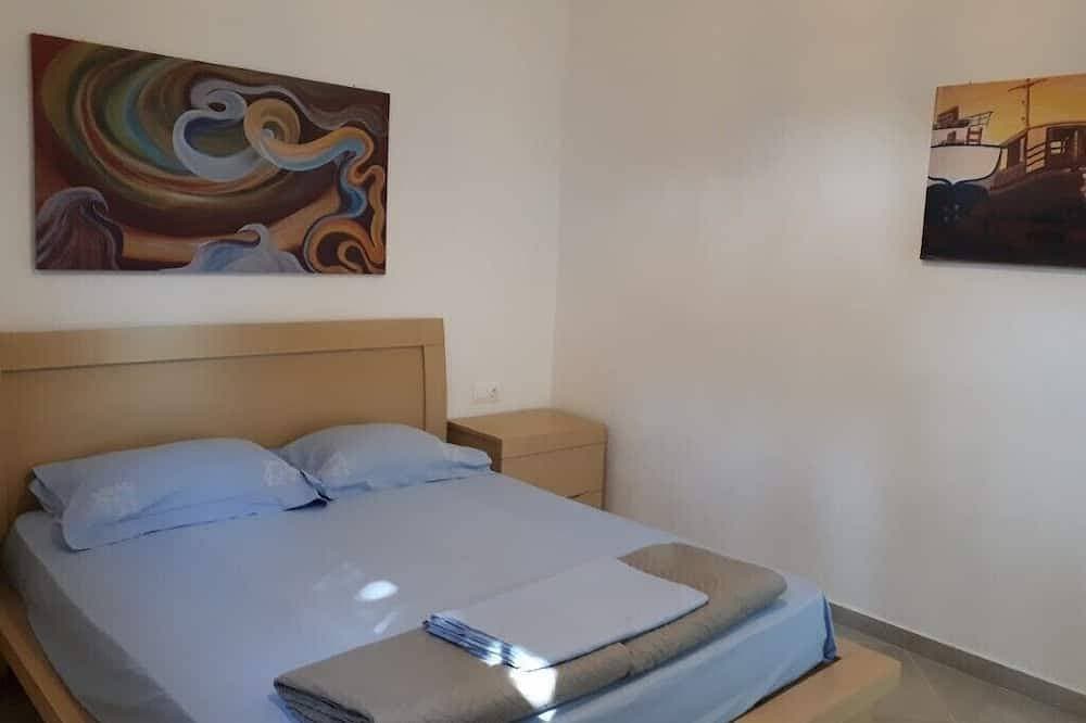 Foto 4 von 23: Spacious apartment with mountain views, large garden and terrace. Ideal location