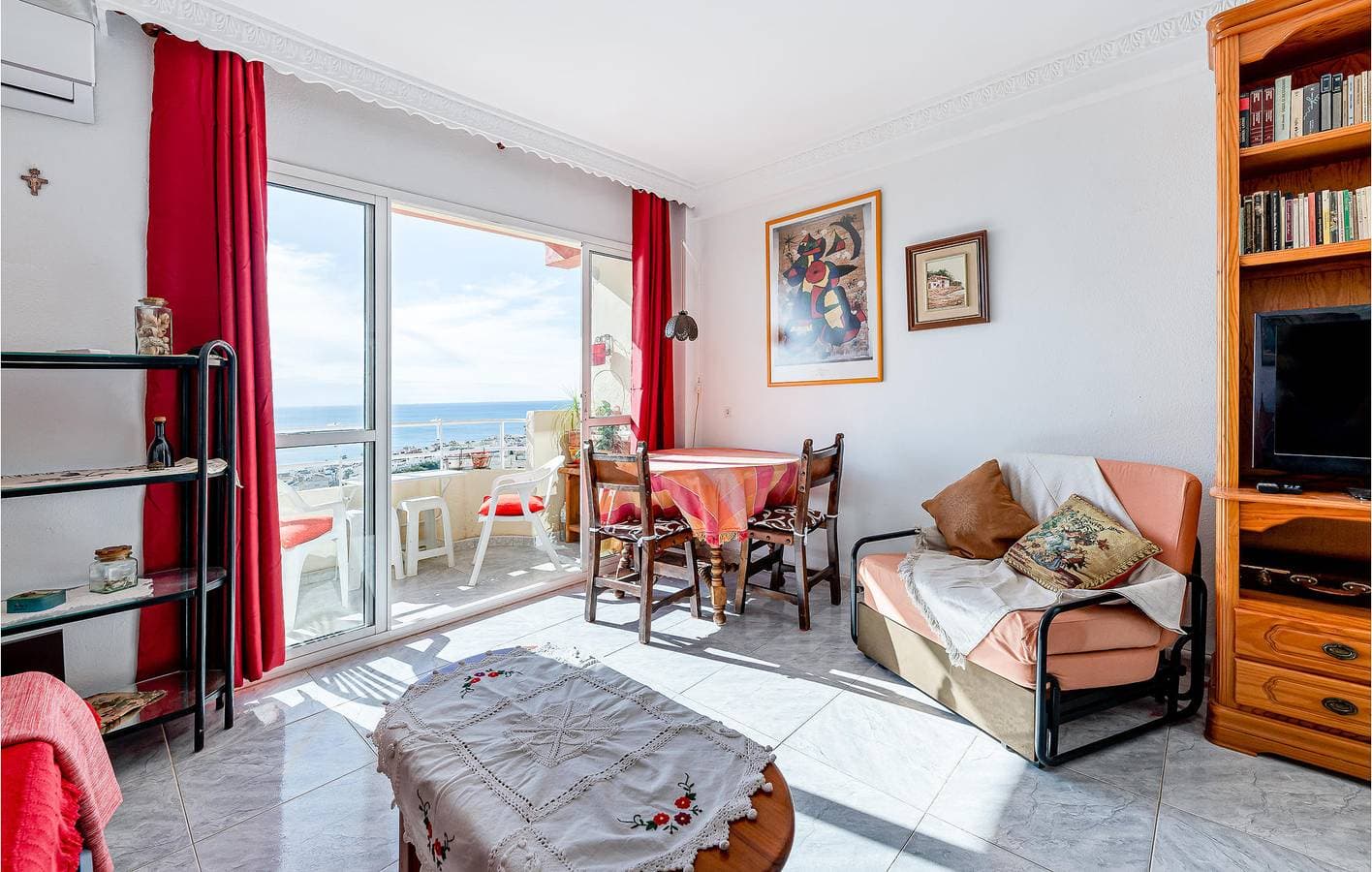 Foto 4 von 26: Appartement mit Meerblick: Pool, Terrasse, AC & WiFi
