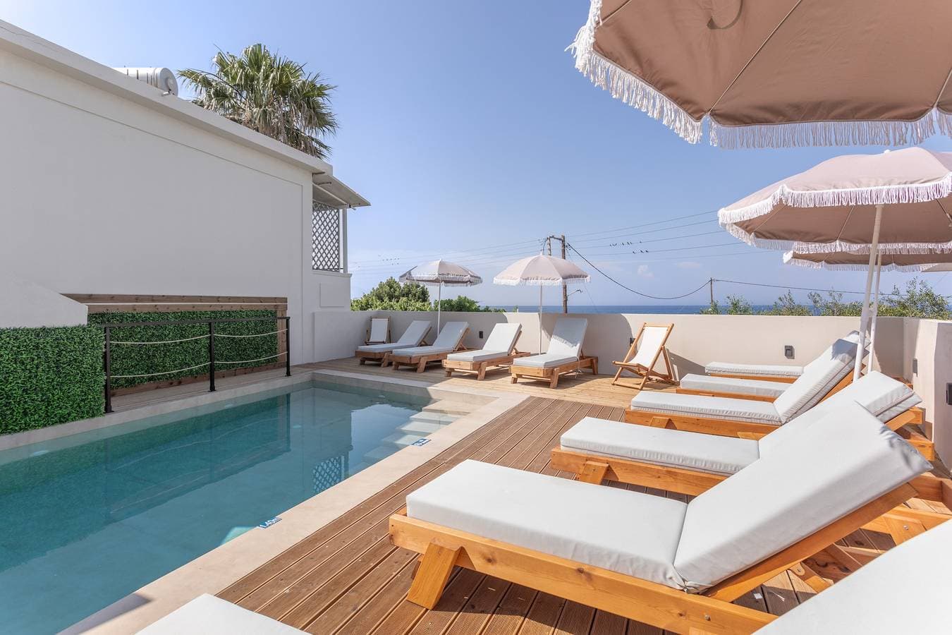 Bel Momento - Family Room 1
