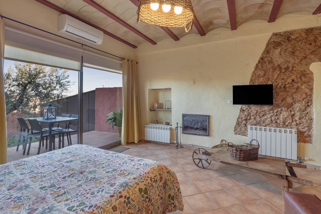 Foto 10 von 28: Ferienhaus 'Loft Rural Orenetes Ideal für Paare' mit Bergblick, WLAN und Klimaanlage