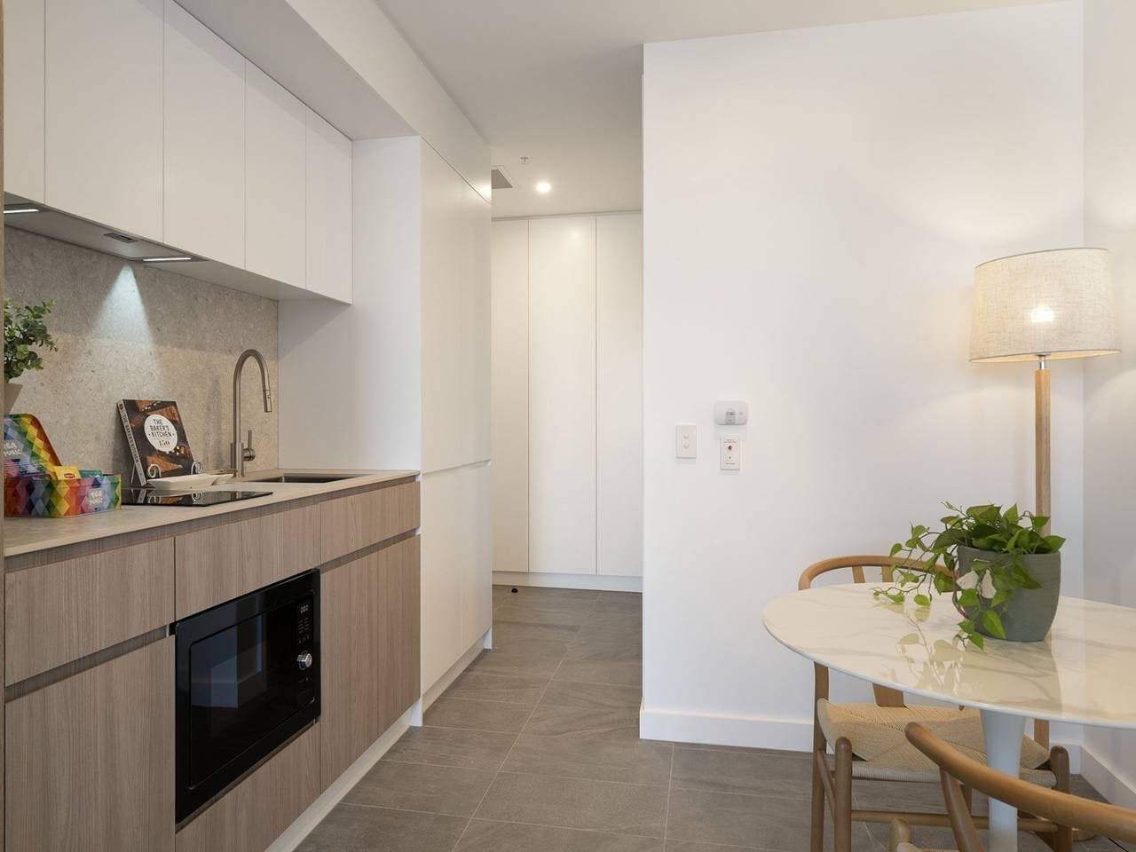 Foto 10 von 34: Stylish Studio Near Fremantle's Vibrant Spots