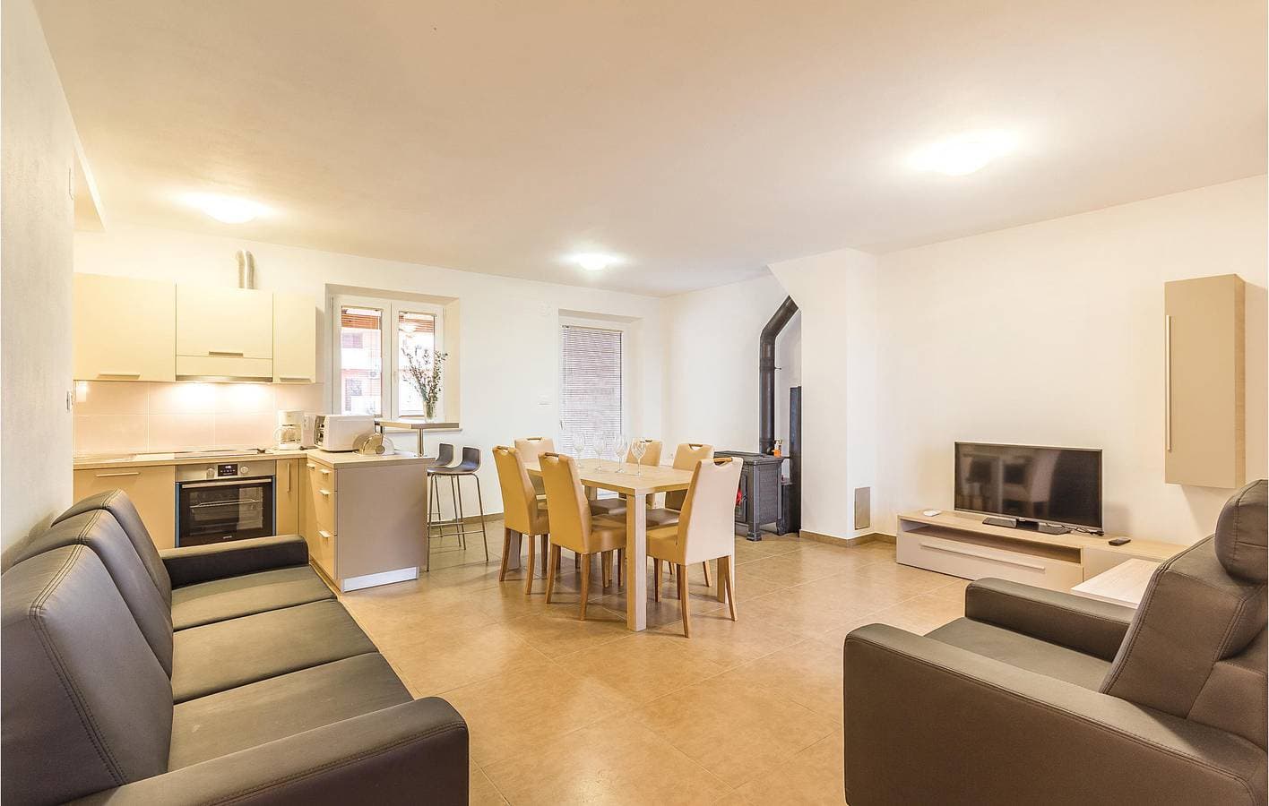 Foto 5 von 35: Modernes Apartment mit 2 Schlafzimmern, Pool und WLAN in der Nähe von Manjadvorci