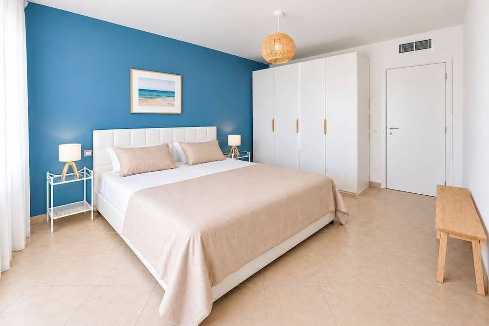 Foto 2 von 23: La Loggia sul Mare, a beachfront apartment just a few steps from the beaches.
