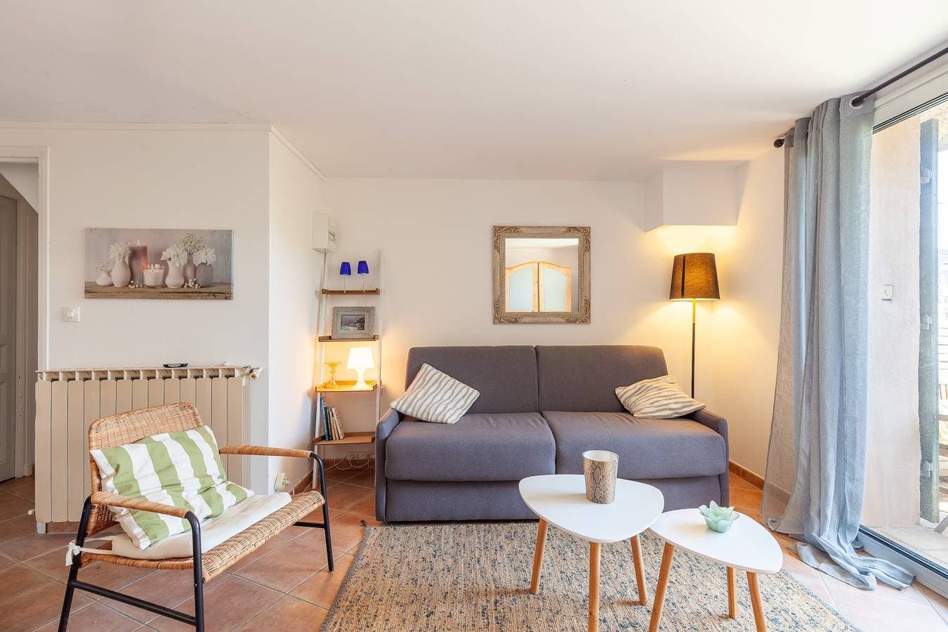 Foto 3 von 20: Ferienwohnung 'Logement De Charme Les Araucarias' mit Gemeinschaftspool, privater Terrasse & WLAN