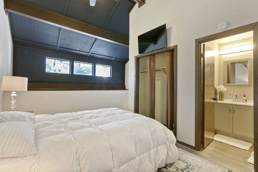 Foto 5 von 24: Shaver Escape! Mountain Loft Condo