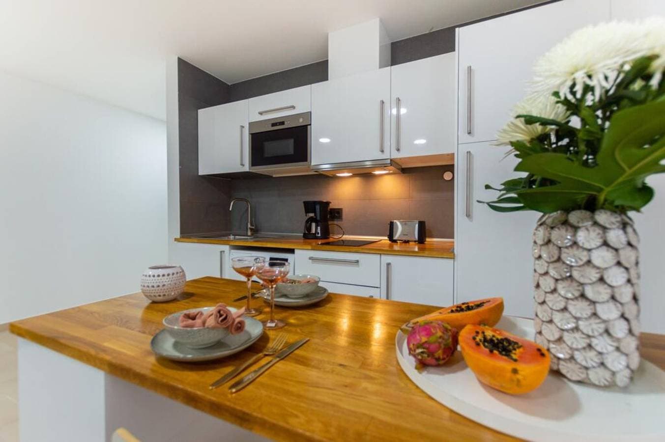 Foto 9 von 27: Ferienwohnung "Eclipse" mit Bergblick, Whirlpool, WLAN, Klimaanlage und Terrasse