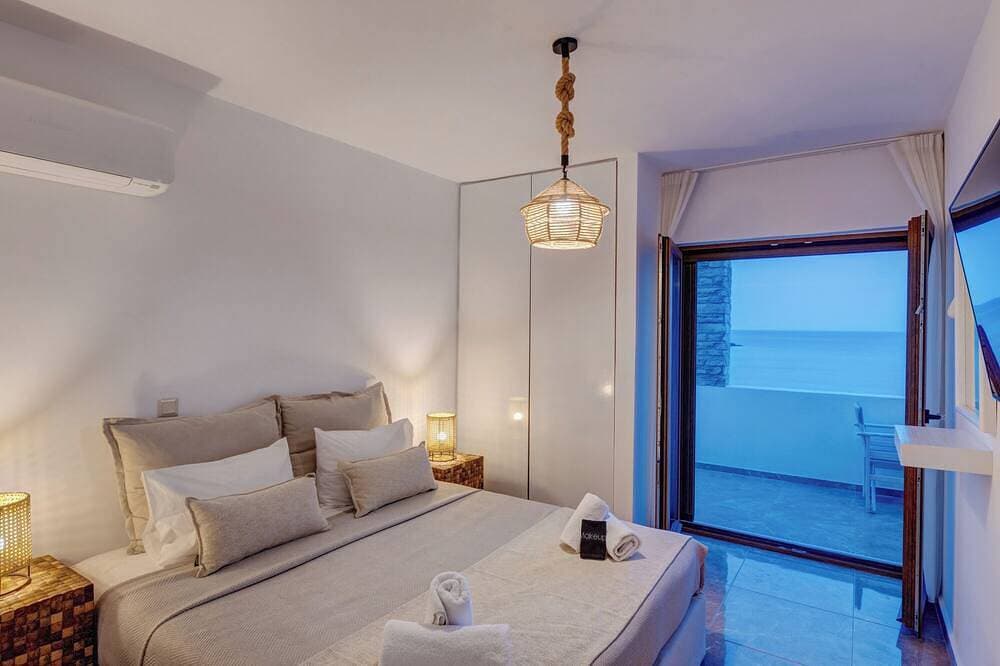 Foto 3 von 30: Villa Marelia - Waterfront Villa in Syros