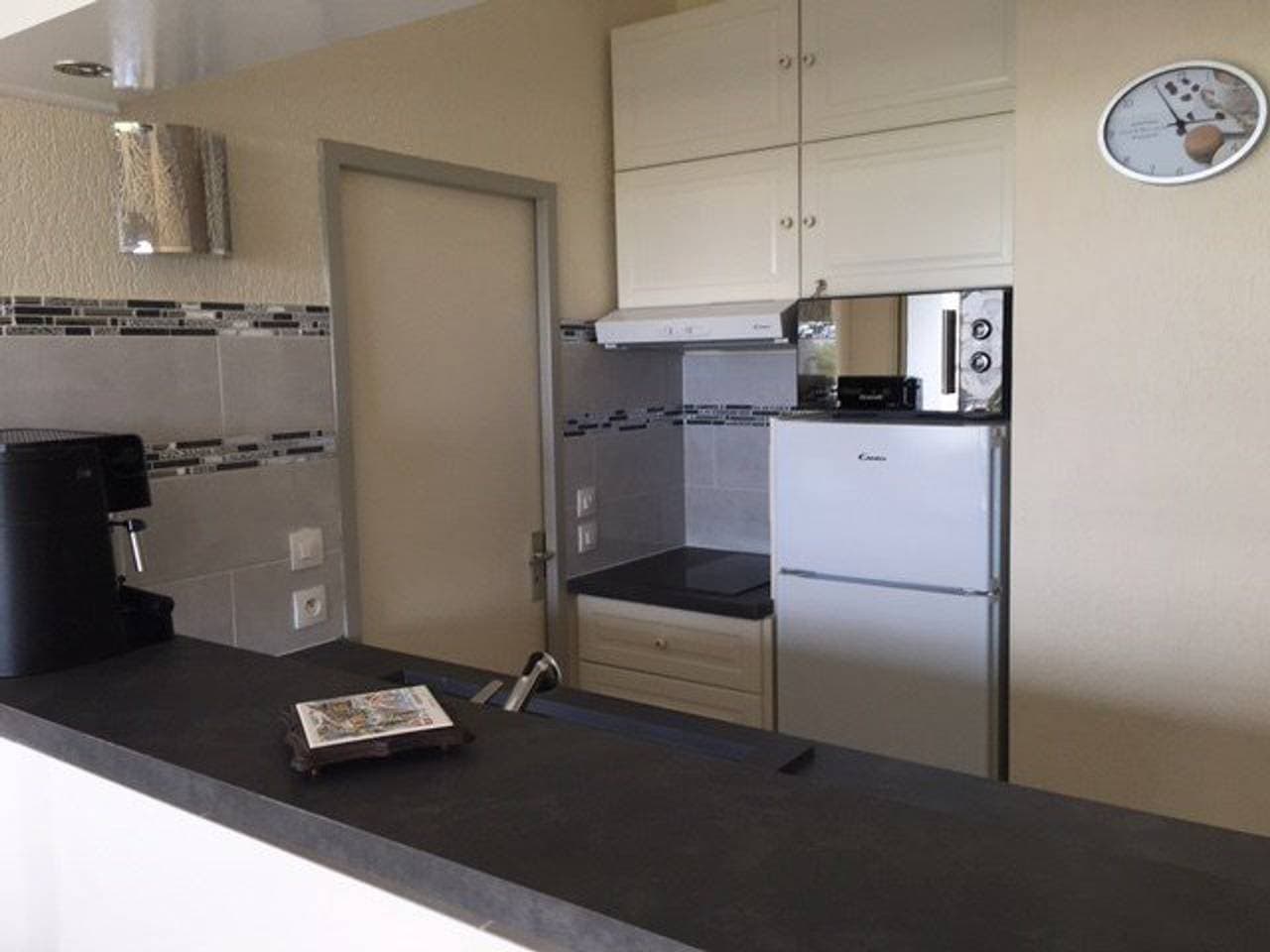 Foto 10 von 14: Apartment mit 2 Zimmern, Balkon, Gartenblick und direktem Meerzugang in Villeneuve-Loubet