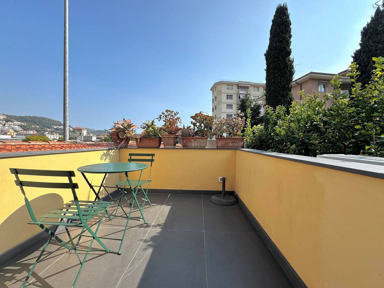 Foto 12 von 21: Villa in der Stadt-Privatparkplatz-Garten-6Gäste