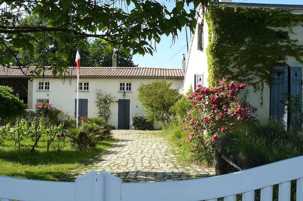 Foto 9 von 24: Homerez - Villa in Arsac mit Pool