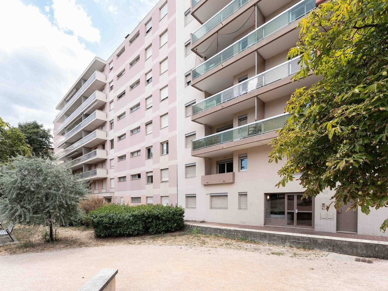 Foto 11 von 12: Le Nid Des Cedres - Magnifique Studio terrasse Montplaisir