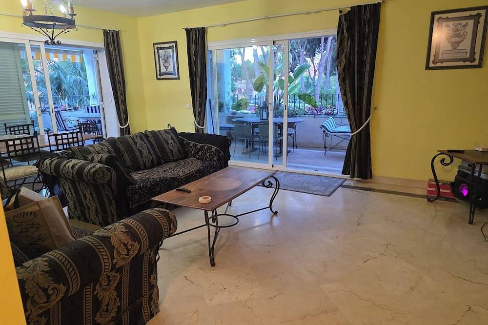 Foto 7 von 27: A lovely spacious 2-bed apartment  on beautiful El Presidente Urbanisation,