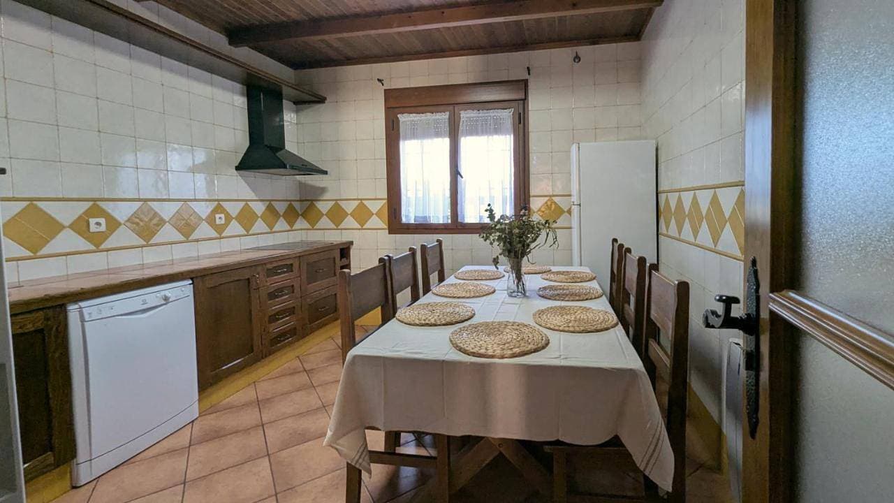 Foto 4 von 42: Six-Bedroom House