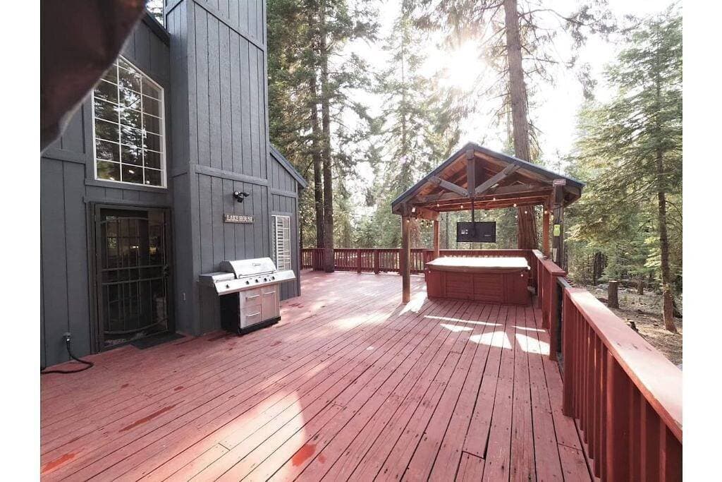 Foto 4 von 32: 3 bedroom house with huge deck and central a/c