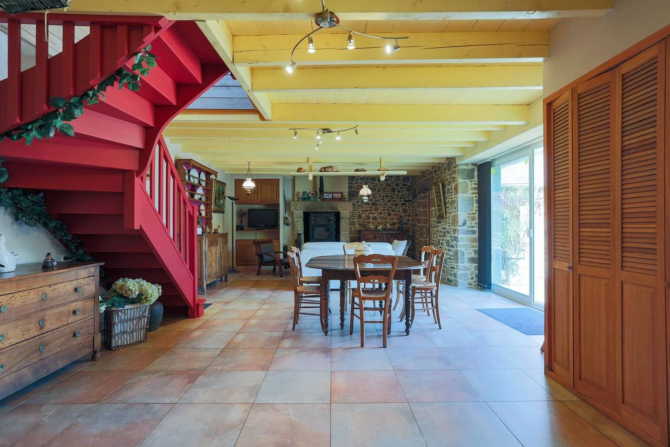 Foto 4 von 28: Ferienhaus 3 Min vom Strand – Private Terrasse, umzäunter Garten, 5 Personen