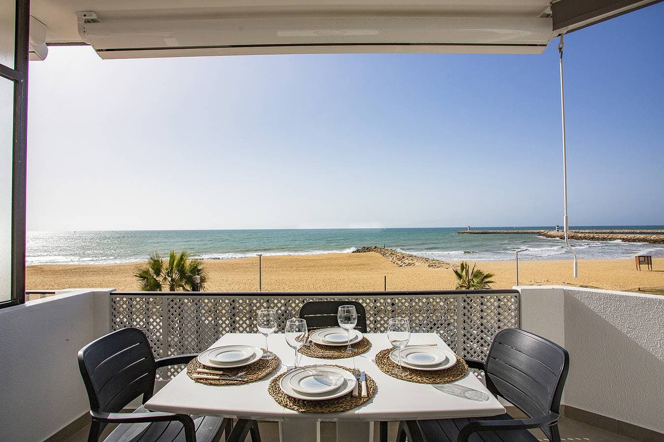 Foto 2 von 27: Miral 3 - Sea front by Hd Properties