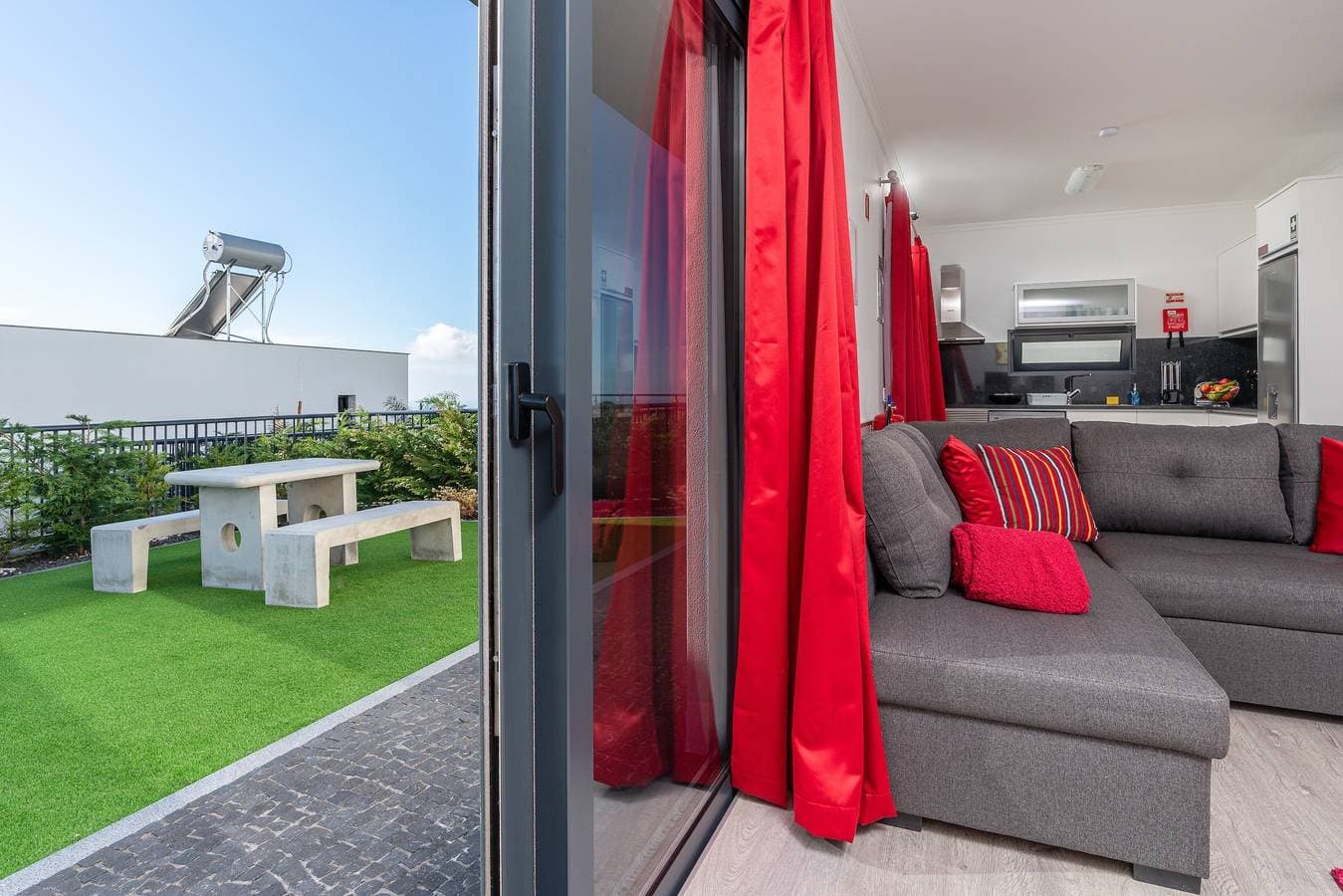 Foto 12 von 38: Modern villa, shared infinity pool | SunsetCliff 4