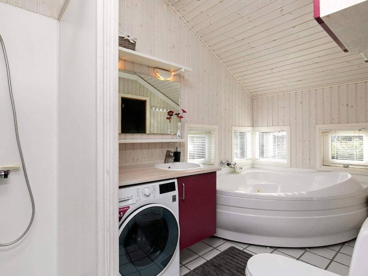 Foto 8 von 47: Three-Bedroom Holiday Home