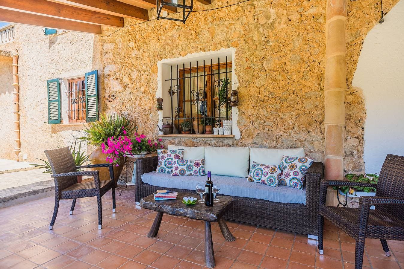Foto 9 von 27: Villa Cati mit Blick aufs Land, Pool, Garten, Klimaanlage und WLAN
