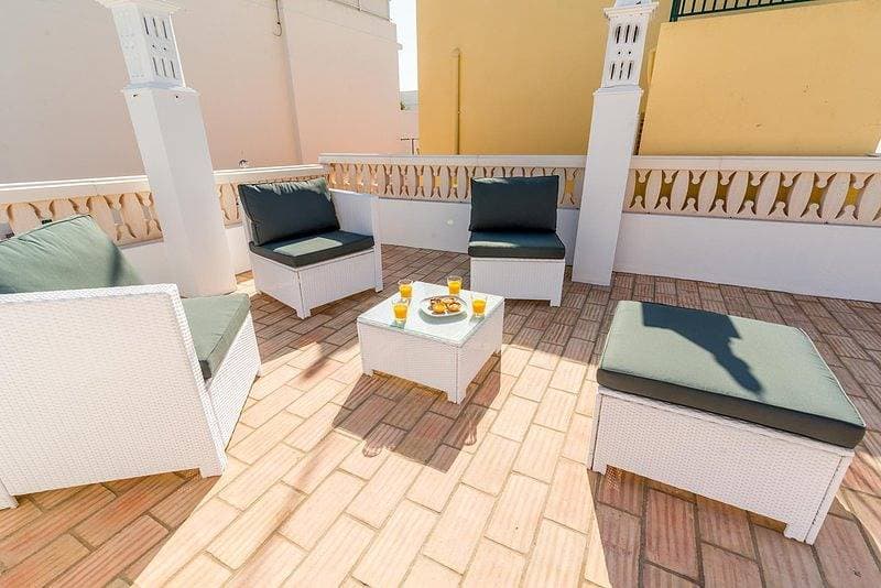 Foto 9 von 31: Gemütliches Reihenhaus in Fuseta mit Terrasse und Dachterrasse, 5 Minuten zum Strand