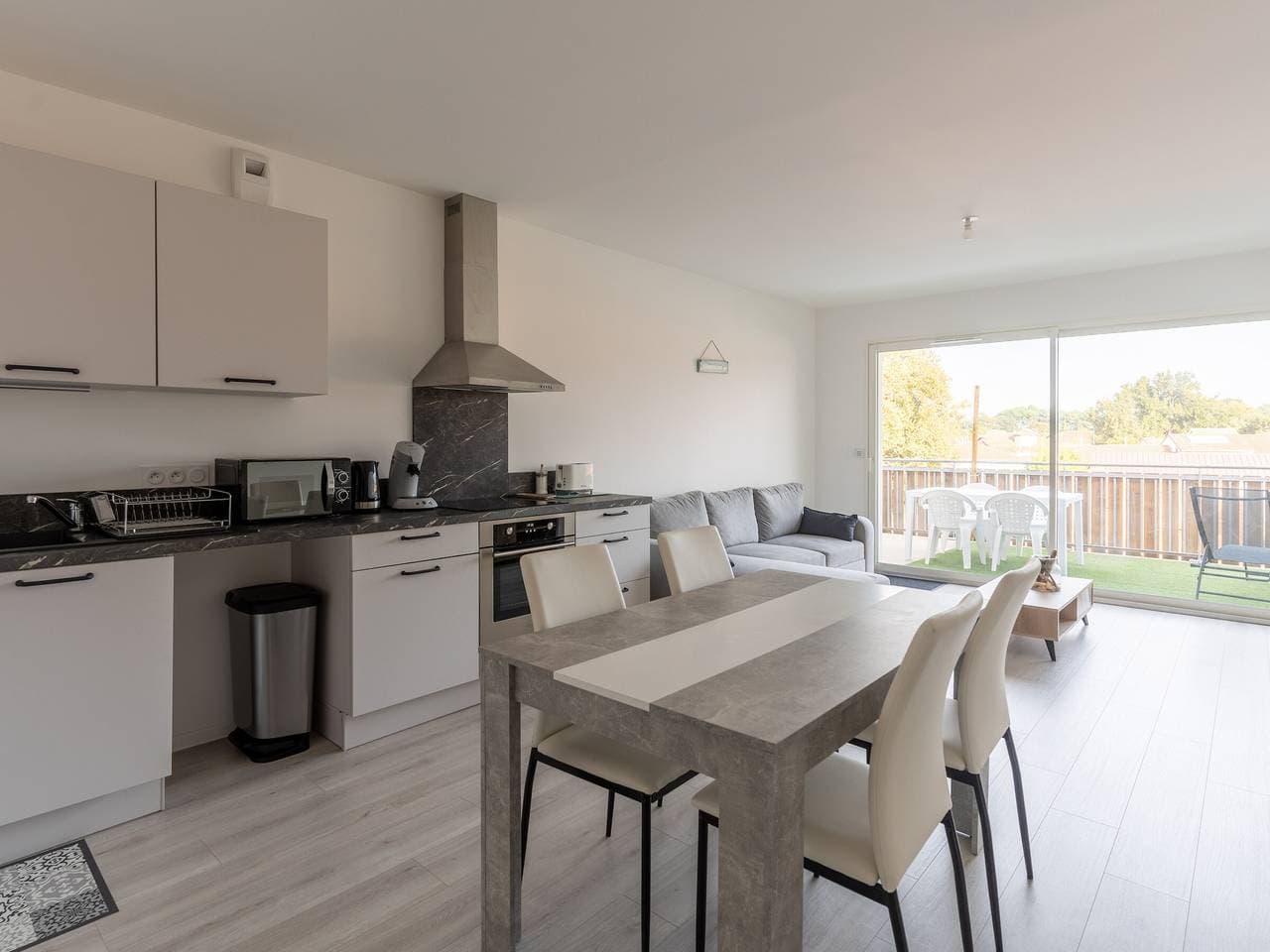 Neues Apartment für 4 im Zentrum von Mimizan mit Parkplatz 1
