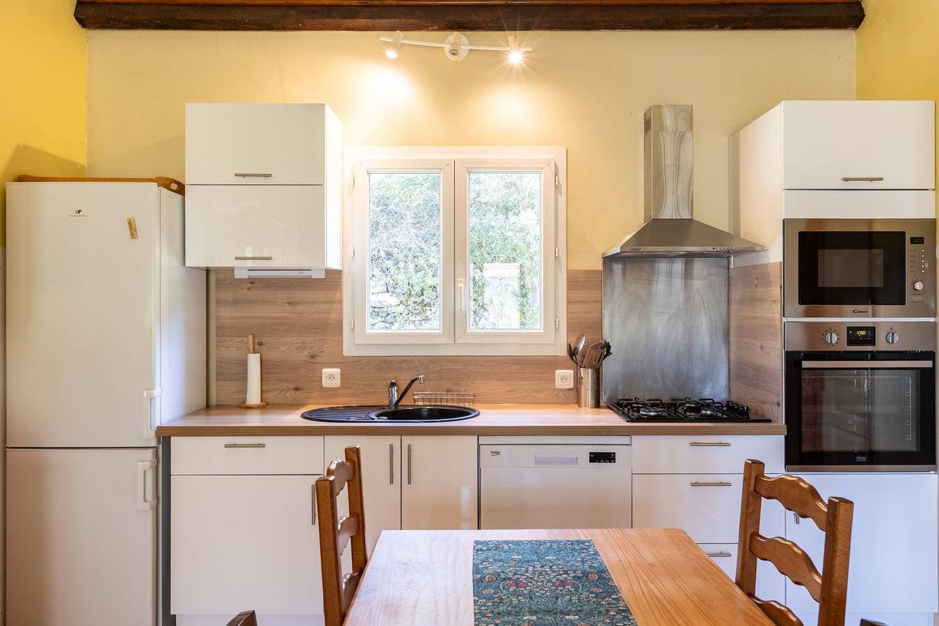 Foto 5 von 25: Familienfreundliches Ferienhaus mit Bergblick, gemeinsamer Terrasse und Klimaanlage