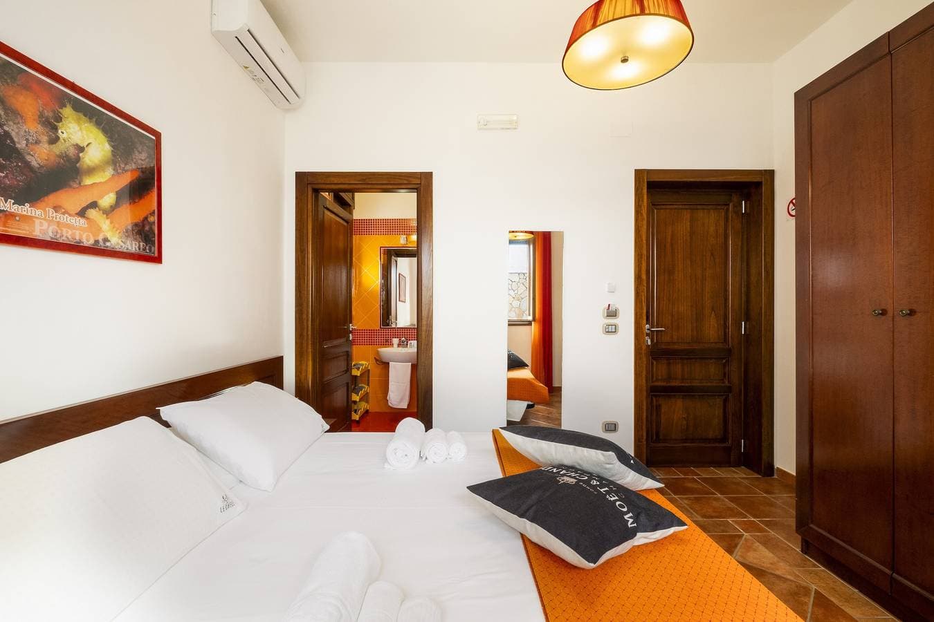 Foto 11 von 46: Zimmer Tonno – Le Chele mit Meerblick, WLAN und Klimaanlage